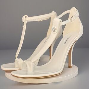 💰⬇️ BURBERRY 
Optic White Stephanie Pumps 
EU38.5